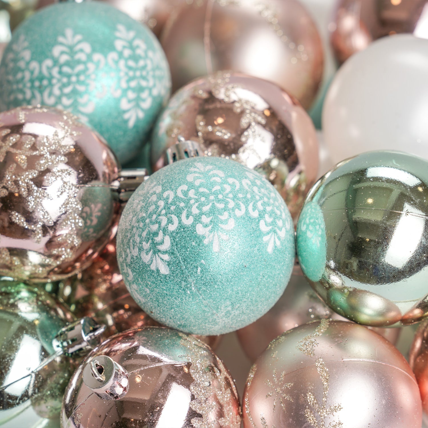 Premium Decorative Christmas Baubles Set – 30 Pieces (6cm)